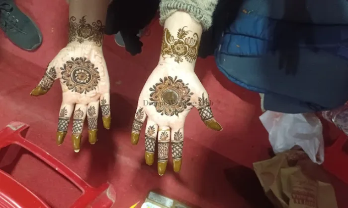 Reetu's Mehndi Artist